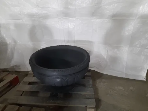Betónový kvetináč z liateho betónu