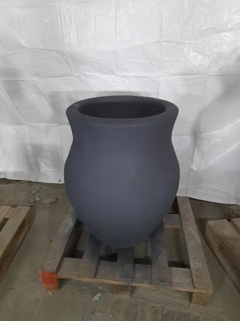 Betónový kvetináč z liateho betónu