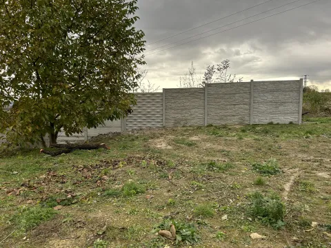 Oplotenie pozemku betónovým plotom